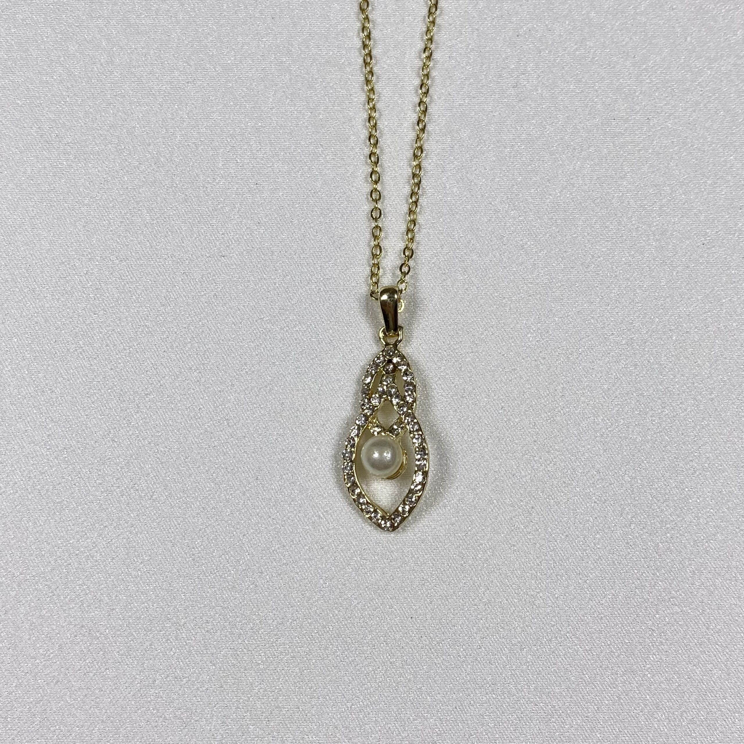 Zarif İnci Detaylı Modern Kolye