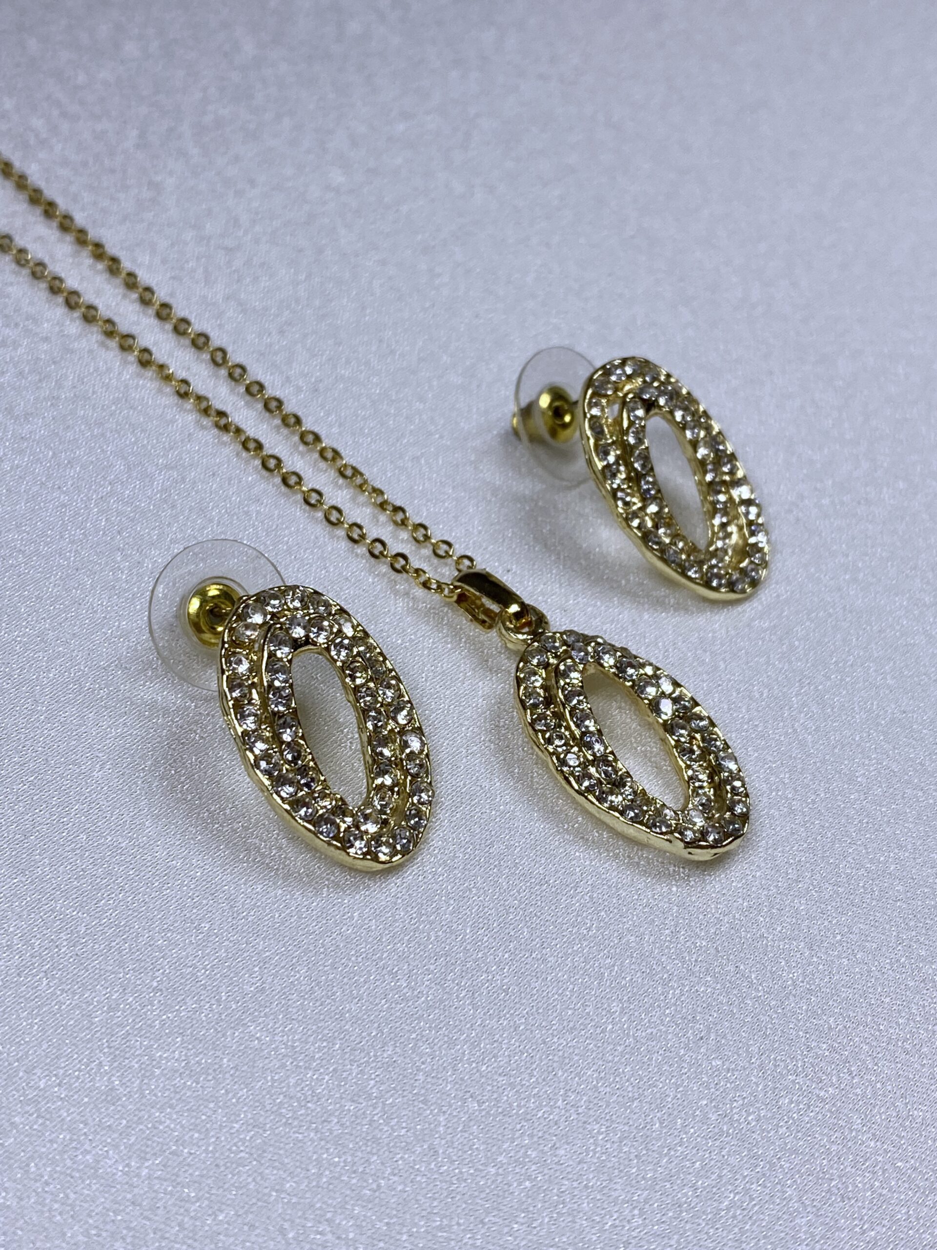 Parlak Taşlı Oval Kolye ve Küpe Seti
