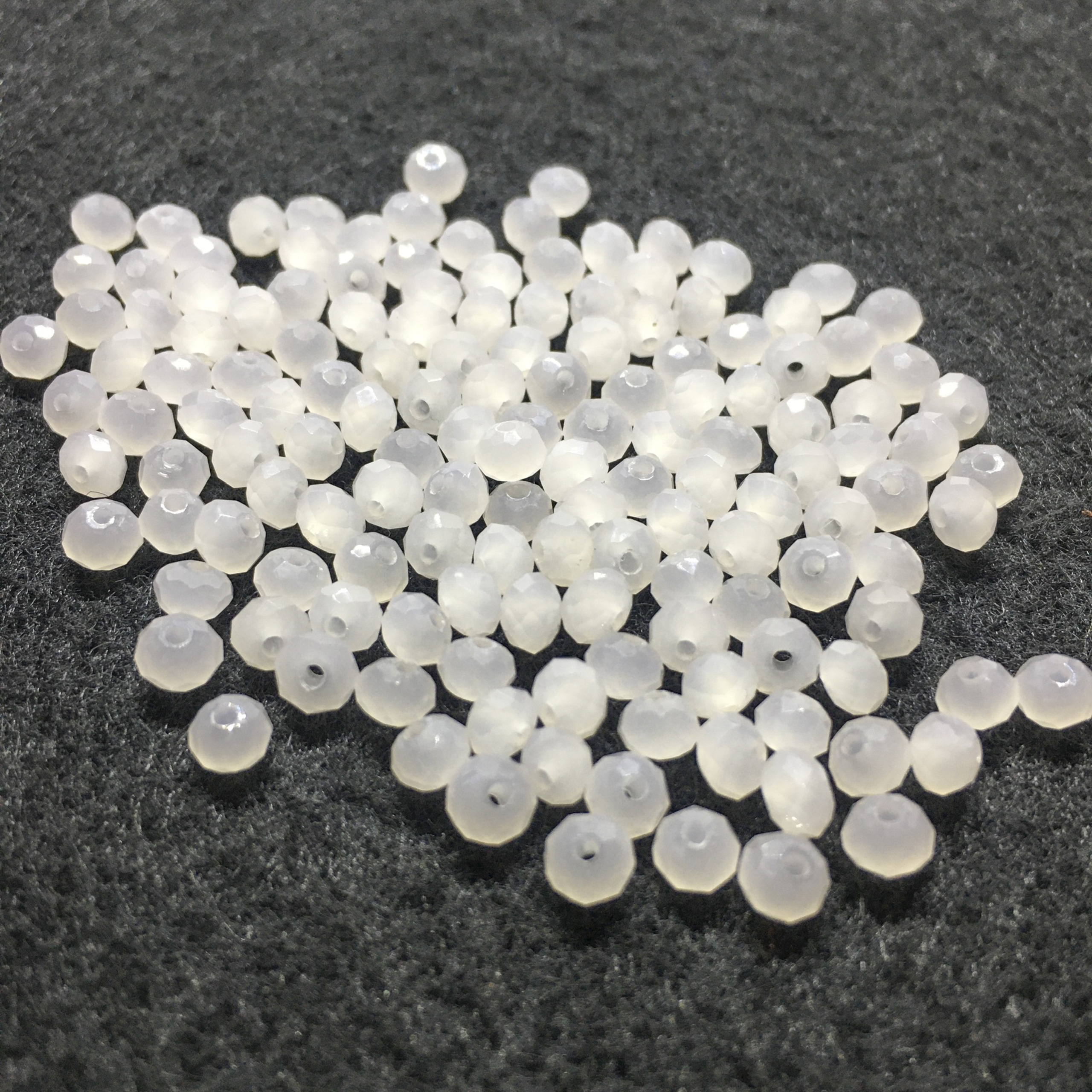 Rondelle Yarı Şeffaf Beyaz Çek Kristal – 4mm